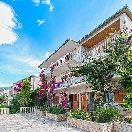 Apartments And Rooms By The Sea Brela, Makarska - 2752 Buitenkant foto