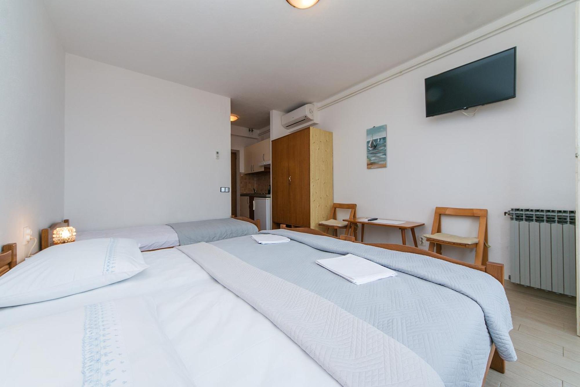 Apartments And Rooms By The Sea Brela, Makarska - 2752 Kamer foto