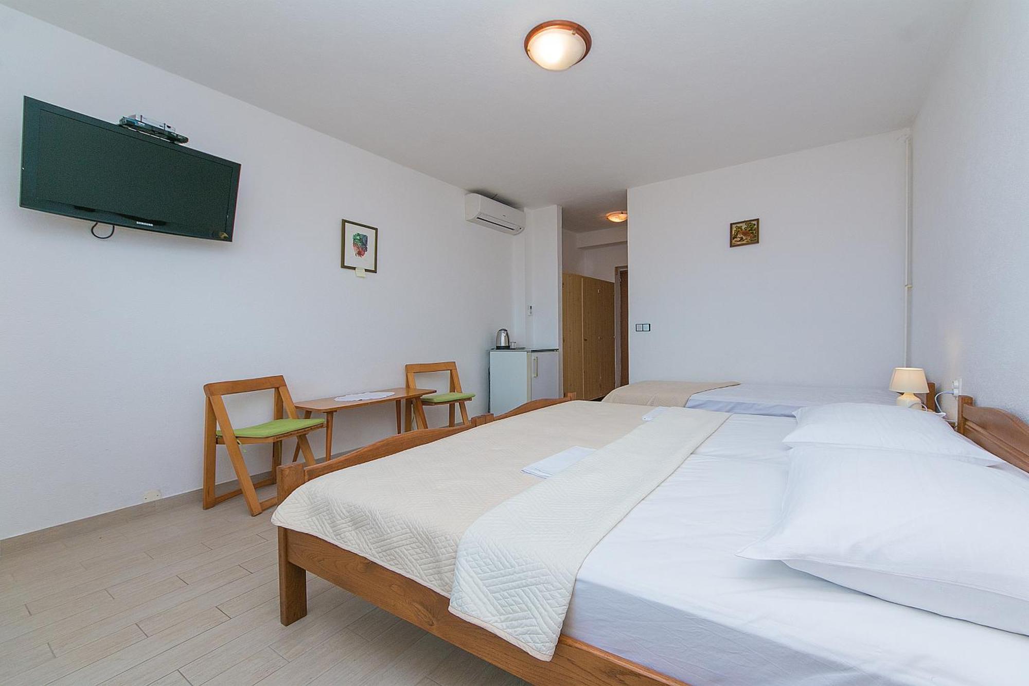 Apartments And Rooms By The Sea Brela, Makarska - 2752 Kamer foto