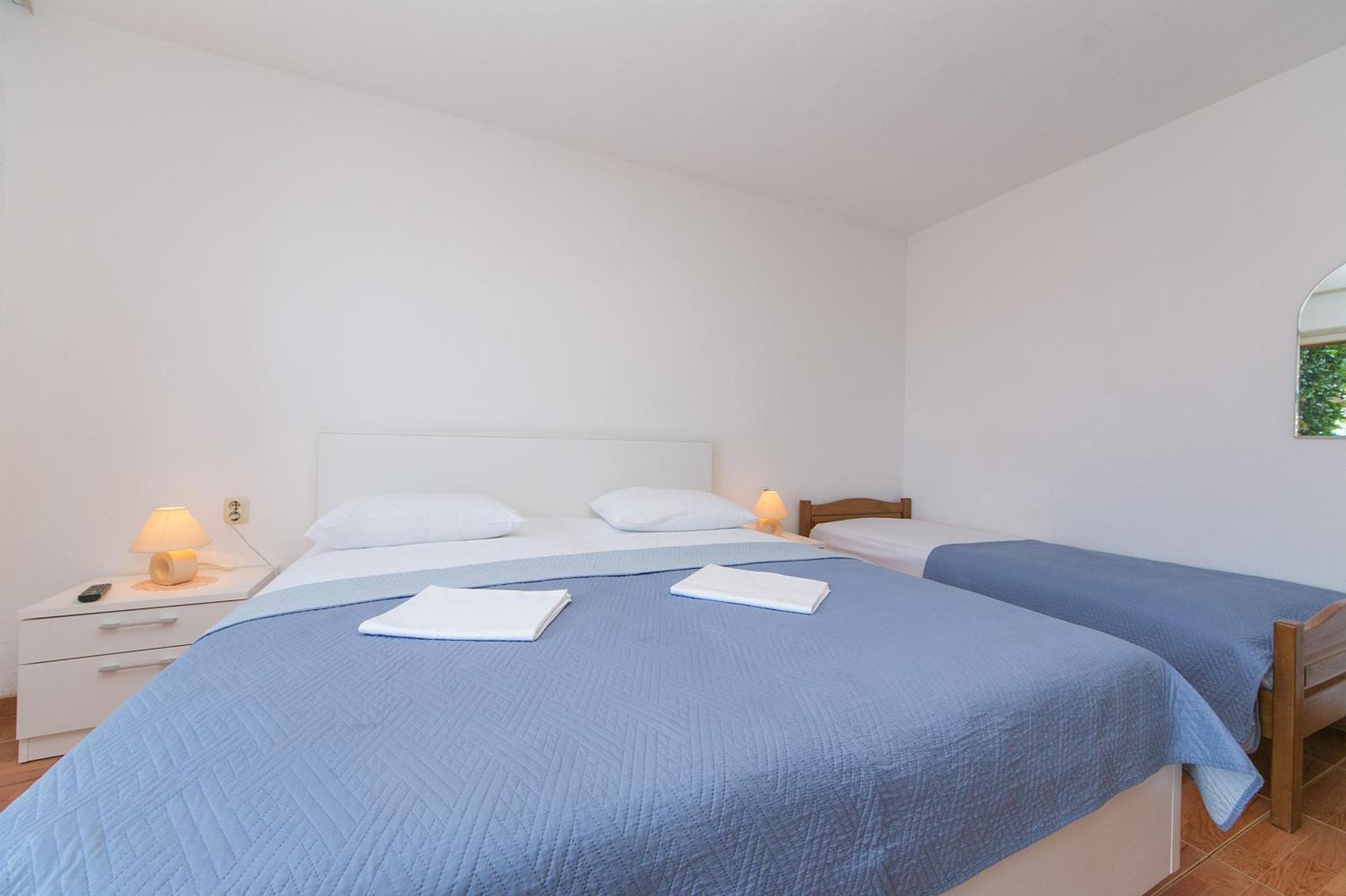 Apartments And Rooms By The Sea Brela, Makarska - 2752 Buitenkant foto