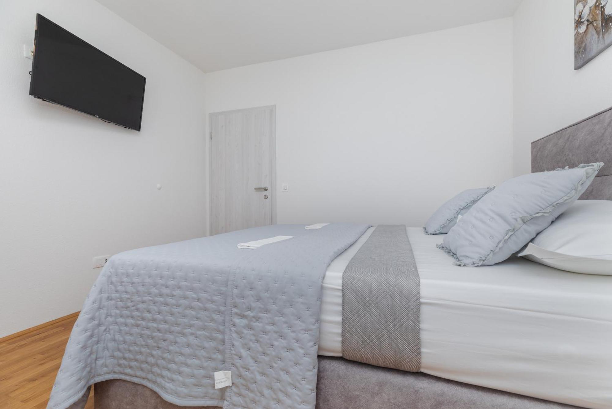 Apartments And Rooms By The Sea Brela, Makarska - 2752 Kamer foto