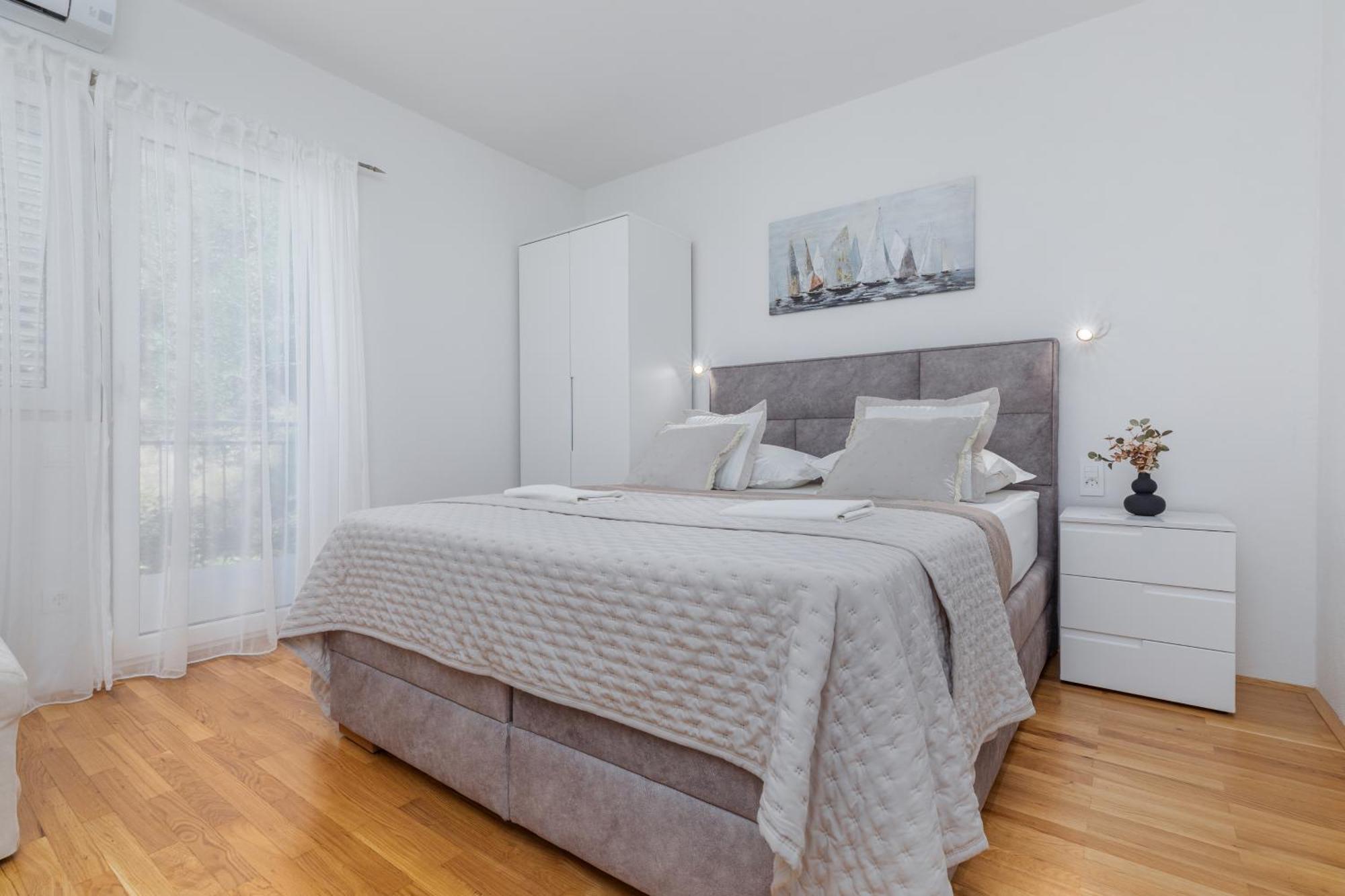 Apartments And Rooms By The Sea Brela, Makarska - 2752 Buitenkant foto